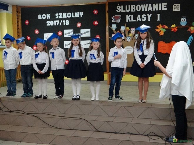 Ślubowanie i pasowanie na ucznia w Szkole Podstawowej w Wachu [ZDJĘCIA] - zdjęcie #10 - eOstroleka.pl