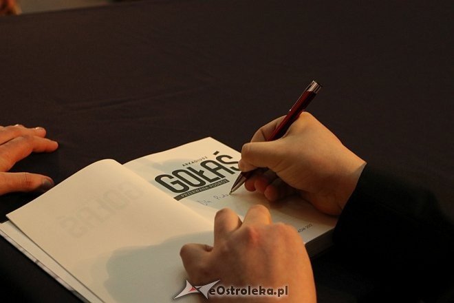Spotkanie z autorem książki Arkadiusz Gołaś: Przerwana Podróż [08.11.2017] - zdjęcie #19 - eOstroleka.pl