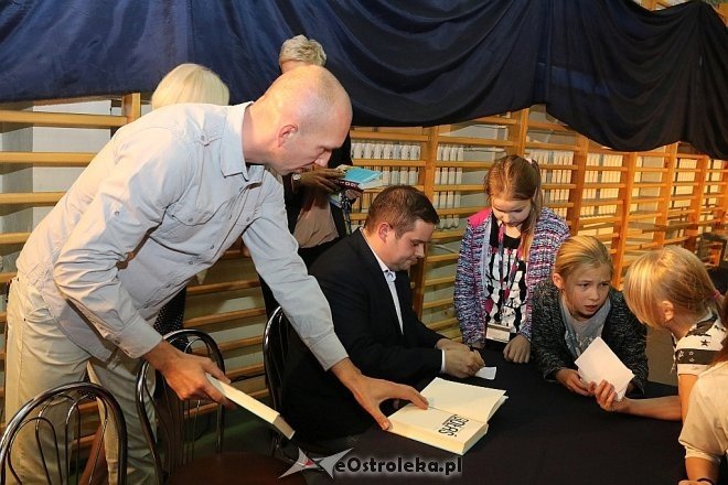 Spotkanie z autorem książki Arkadiusz Gołaś: Przerwana Podróż [08.11.2017] - zdjęcie #13 - eOstroleka.pl