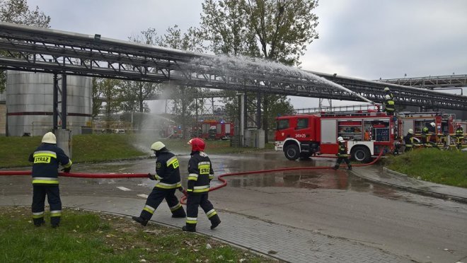 Pożar zbiornika z mazutem w ostrołęckich zakładach Stora Enso [ZDJĘCIA] - zdjęcie #3 - eOstroleka.pl