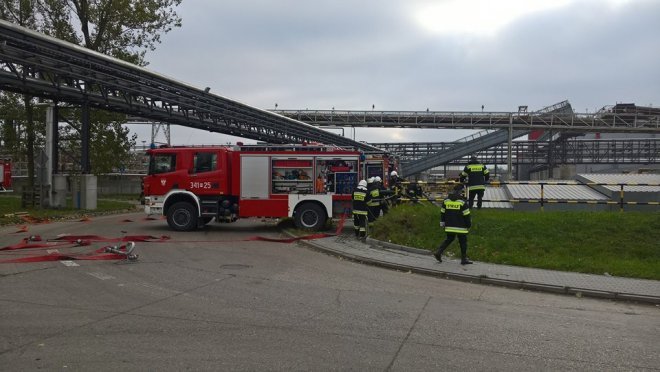 Pożar zbiornika z mazutem w ostrołęckich zakładach Stora Enso [ZDJĘCIA] - zdjęcie #5 - eOstroleka.pl