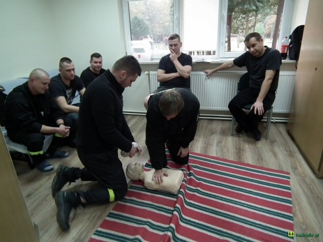 Strażacy ochotnicy z gminy Kadzidło przeszkoleni z zakresu kwalifikowanej pierwszej pomocy [ZDJĘCIA] - zdjęcie #20 - eOstroleka.pl