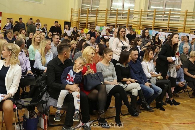Pasowanie na ucznia w SP nr 6 w Ostrołęce [09.11.2017] - zdjęcie #112 - eOstroleka.pl