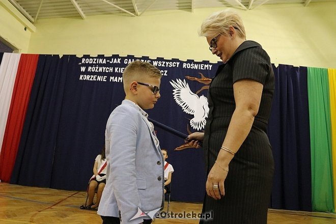 Pasowanie na ucznia w SP nr 6 w Ostrołęce [09.11.2017] - zdjęcie #75 - eOstroleka.pl
