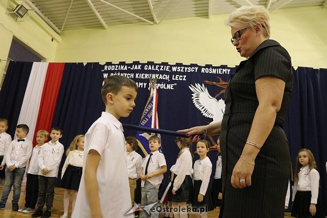 Pasowanie na ucznia w SP nr 6 w Ostrołęce [09.11.2017] - zdjęcie #71 - eOstroleka.pl