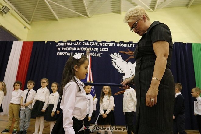 Pasowanie na ucznia w SP nr 6 w Ostrołęce [09.11.2017] - zdjęcie #68 - eOstroleka.pl