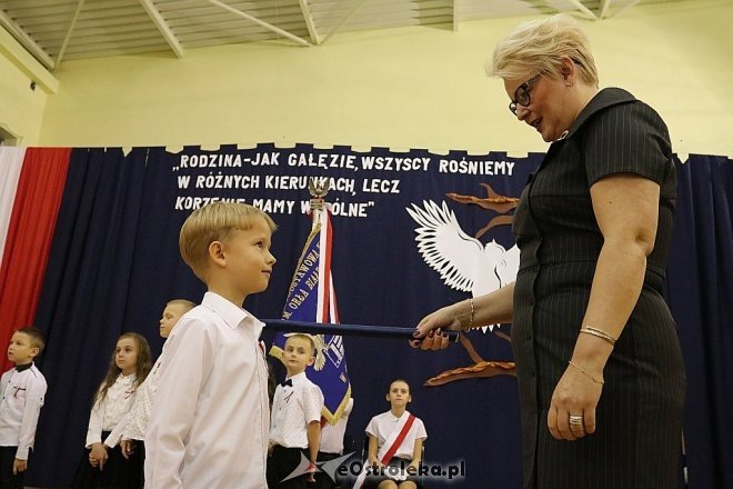 Pasowanie na ucznia w SP nr 6 w Ostrołęce [09.11.2017] - zdjęcie #64 - eOstroleka.pl