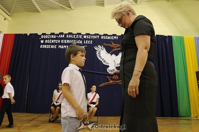 Pasowanie na ucznia w SP nr 6 w Ostrołęce [09.11.2017] - zdjęcie #59 - eOstroleka.pl