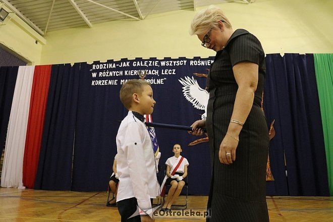 Pasowanie na ucznia w SP nr 6 w Ostrołęce [09.11.2017] - zdjęcie #54 - eOstroleka.pl