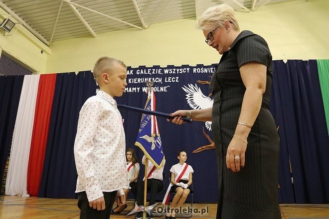 Pasowanie na ucznia w SP nr 6 w Ostrołęce [09.11.2017] - zdjęcie #52 - eOstroleka.pl