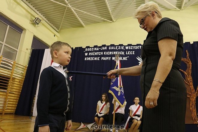 Pasowanie na ucznia w SP nr 6 w Ostrołęce [09.11.2017] - zdjęcie #50 - eOstroleka.pl