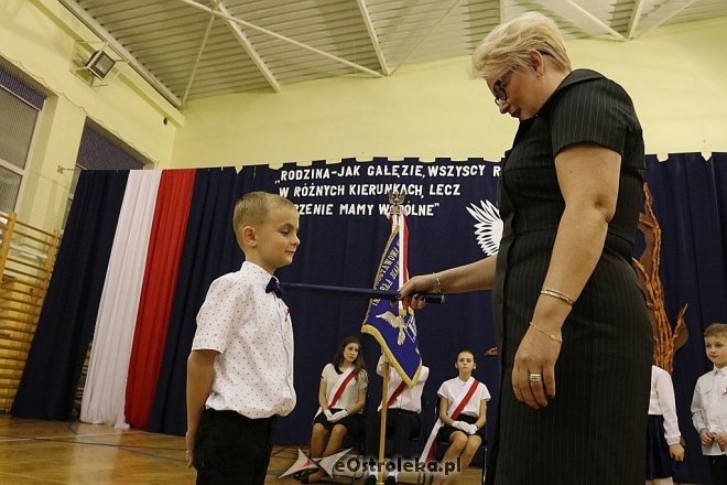 Pasowanie na ucznia w SP nr 6 w Ostrołęce [09.11.2017] - zdjęcie #49 - eOstroleka.pl