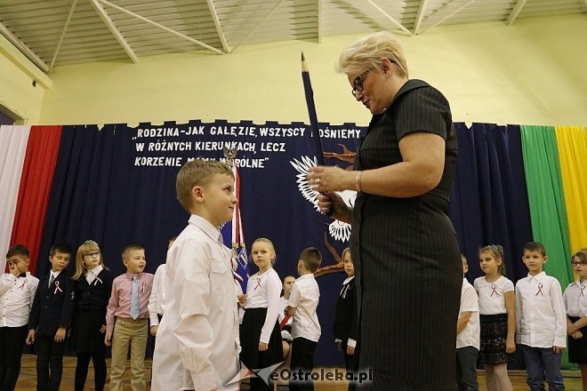 Pasowanie na ucznia w SP nr 6 w Ostrołęce [09.11.2017] - zdjęcie #47 - eOstroleka.pl