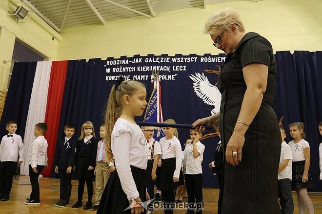 Pasowanie na ucznia w SP nr 6 w Ostrołęce [09.11.2017] - zdjęcie #46 - eOstroleka.pl