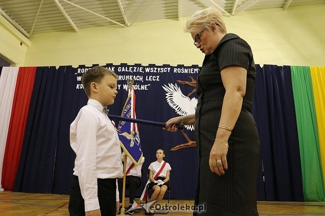 Pasowanie na ucznia w SP nr 6 w Ostrołęce [09.11.2017] - zdjęcie #36 - eOstroleka.pl