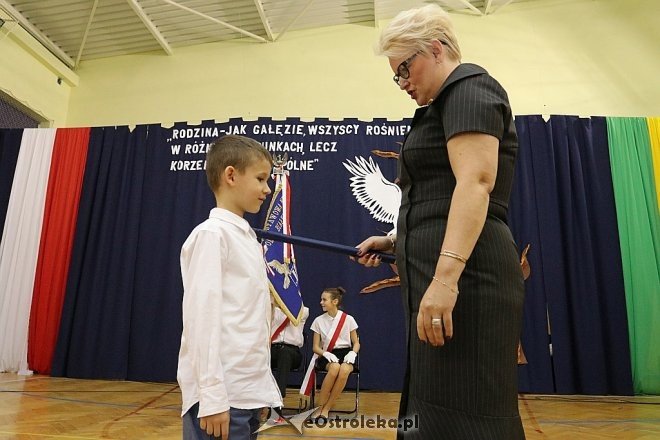 Pasowanie na ucznia w SP nr 6 w Ostrołęce [09.11.2017] - zdjęcie #27 - eOstroleka.pl