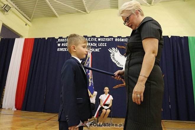 Pasowanie na ucznia w SP nr 6 w Ostrołęce [09.11.2017] - zdjęcie #25 - eOstroleka.pl