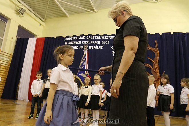 Pasowanie na ucznia w SP nr 6 w Ostrołęce [09.11.2017] - zdjęcie #19 - eOstroleka.pl