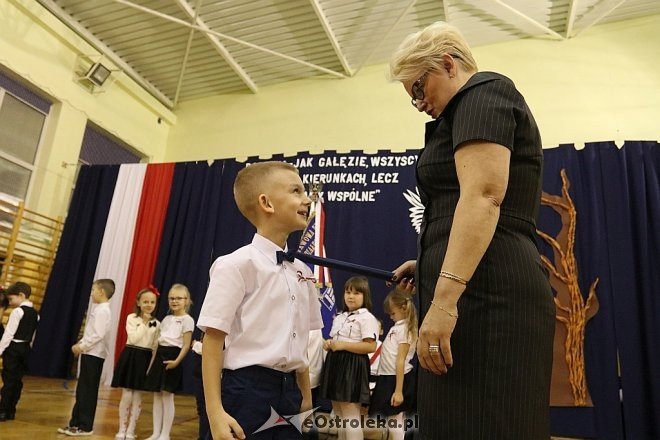 Pasowanie na ucznia w SP nr 6 w Ostrołęce [09.11.2017] - zdjęcie #17 - eOstroleka.pl