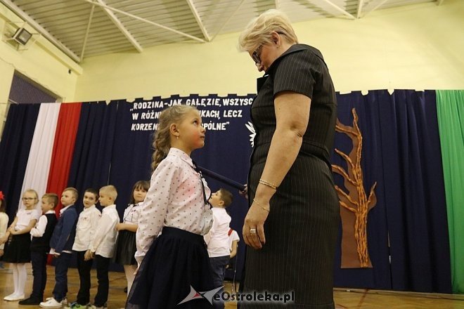 Pasowanie na ucznia w SP nr 6 w Ostrołęce [09.11.2017] - zdjęcie #16 - eOstroleka.pl