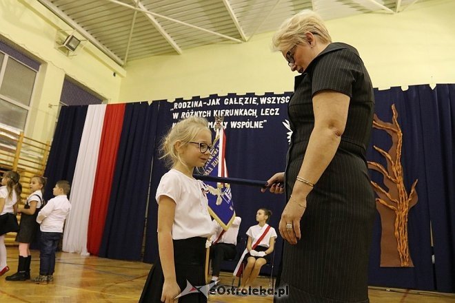 Pasowanie na ucznia w SP nr 6 w Ostrołęce [09.11.2017] - zdjęcie #9 - eOstroleka.pl