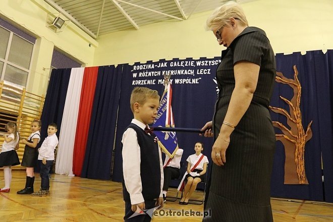 Pasowanie na ucznia w SP nr 6 w Ostrołęce [09.11.2017] - zdjęcie #8 - eOstroleka.pl