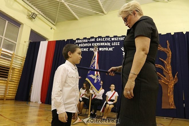 Pasowanie na ucznia w SP nr 6 w Ostrołęce [09.11.2017] - zdjęcie #6 - eOstroleka.pl