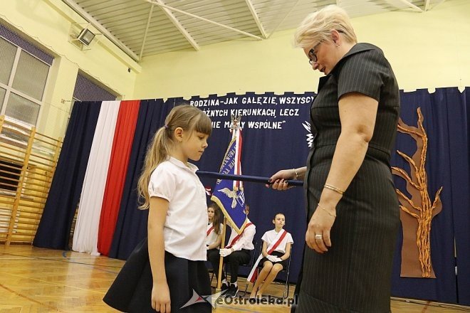 Pasowanie na ucznia w SP nr 6 w Ostrołęce [09.11.2017] - zdjęcie #3 - eOstroleka.pl