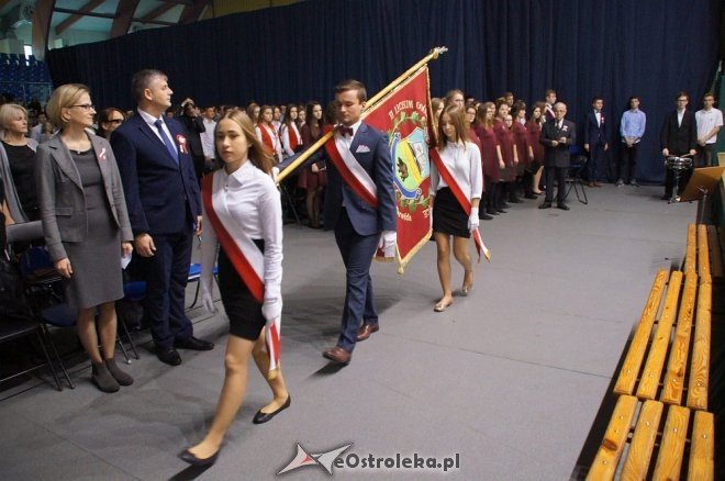 Gala z okazji Święta Niepodległości w II Liceum Ogólnokształcącym w Ostrołęce [10.11.2017] - zdjęcie #5 - eOstroleka.pl