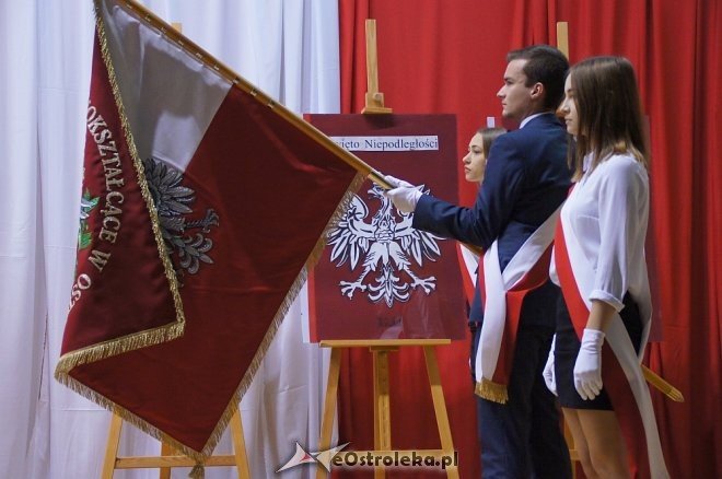 Gala z okazji Święta Niepodległości w II Liceum Ogólnokształcącym w Ostrołęce [10.11.2017] - zdjęcie #6 - eOstroleka.pl