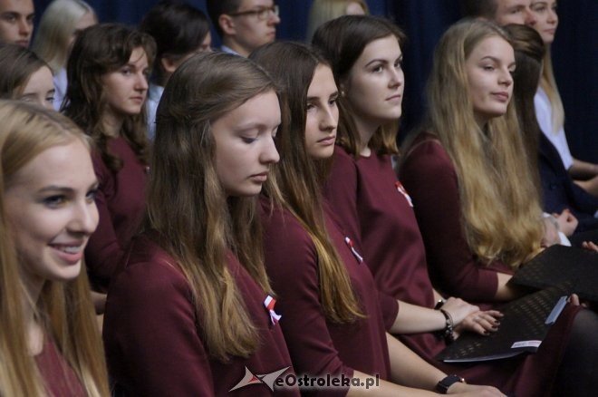 Gala z okazji Święta Niepodległości w II Liceum Ogólnokształcącym w Ostrołęce [10.11.2017] - zdjęcie #25 - eOstroleka.pl