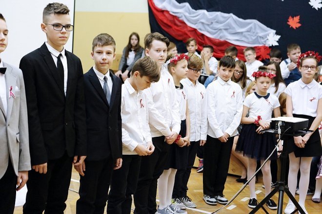 Święto Patrona w Szkole Podstawowej nr 6 im. Orła Białego w Ostrołęce [10.11.2017] - zdjęcie #9 - eOstroleka.pl
