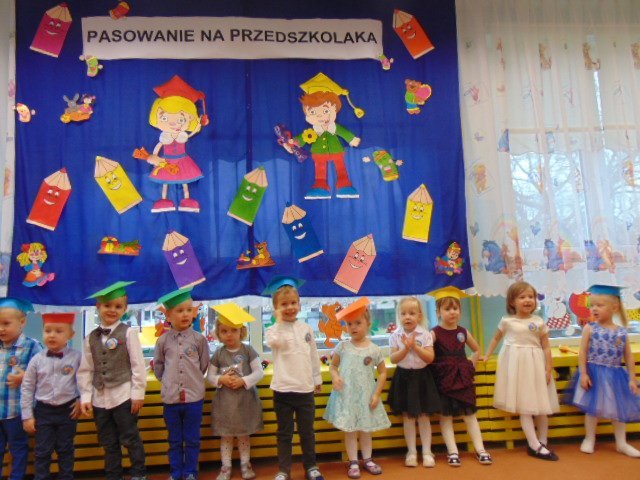 Pasowanie na przedszkolaka w miejskiej „ósemce” [ZDJĘCIA] - zdjęcie #11 - eOstroleka.pl