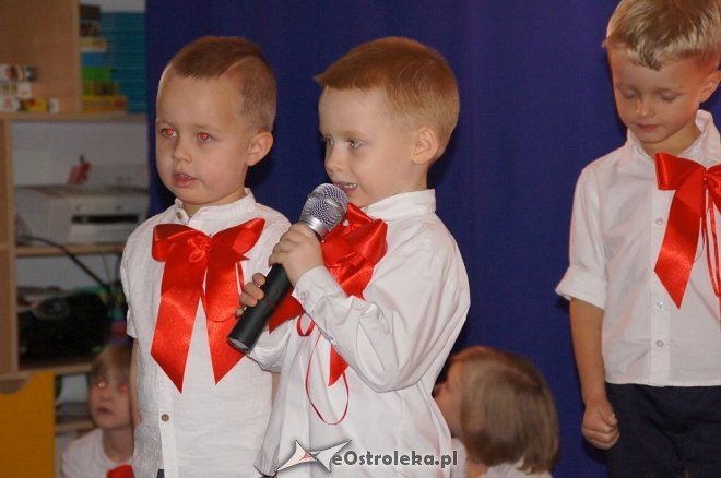 Święto Niepodległości w Przedszkolu Miejskim nr 17 Krainia Misiów [13.11.2017] - zdjęcie #30 - eOstroleka.pl