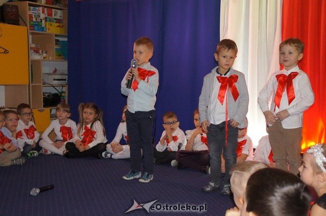 Święto Niepodległości w Przedszkolu Miejskim nr 17 Krainia Misiów [13.11.2017] - zdjęcie #34 - eOstroleka.pl