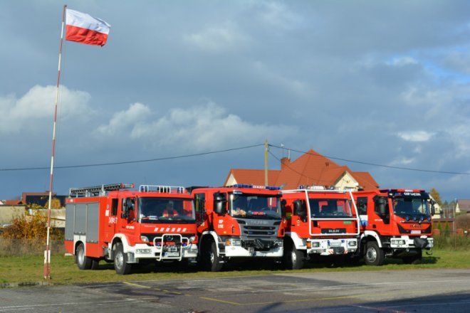 Łyse: Święto Niepodległości i przekazanie sztandaru oraz nowych samochodów dla OSP [ZDJĘCIA] - zdjęcie #47 - eOstroleka.pl