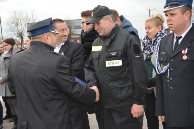 Łyse: Święto Niepodległości i przekazanie sztandaru oraz nowych samochodów dla OSP [ZDJĘCIA] - zdjęcie #18 - eOstroleka.pl