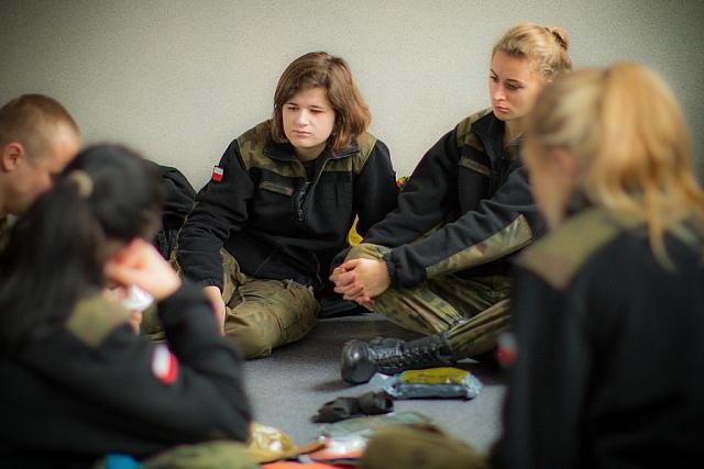 Żołnierze z Giżycka przeszkolili uczniów z ZSZ nr 2 w Ostrołęce [21.11.2017] - zdjęcie #1 - eOstroleka.pl