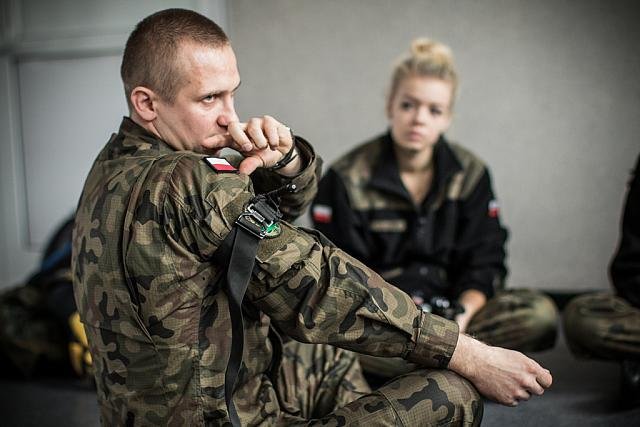 Żołnierze z Giżycka przeszkolili uczniów z ZSZ nr 2 w Ostrołęce [21.11.2017] - zdjęcie #17 - eOstroleka.pl
