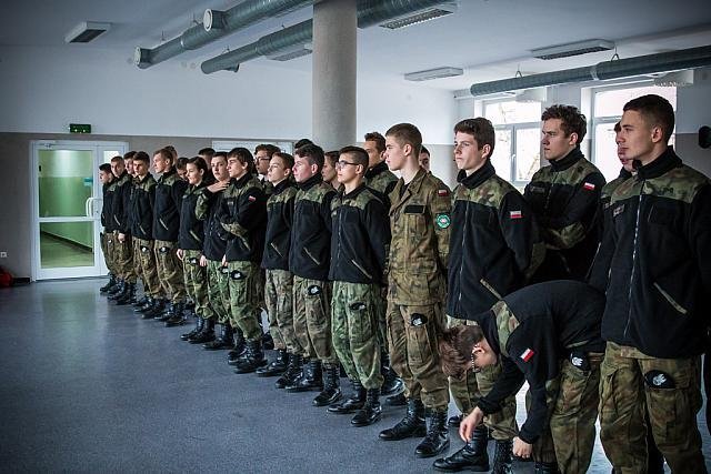 Żołnierze z Giżycka przeszkolili uczniów z ZSZ nr 2 w Ostrołęce [21.11.2017] - zdjęcie #28 - eOstroleka.pl