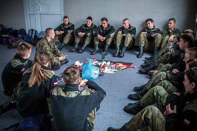 Żołnierze z Giżycka przeszkolili uczniów z ZSZ nr 2 w Ostrołęce [21.11.2017] - zdjęcie #30 - eOstroleka.pl