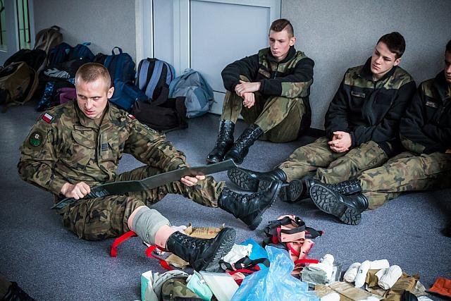 Żołnierze z Giżycka przeszkolili uczniów z ZSZ nr 2 w Ostrołęce [21.11.2017] - zdjęcie #33 - eOstroleka.pl