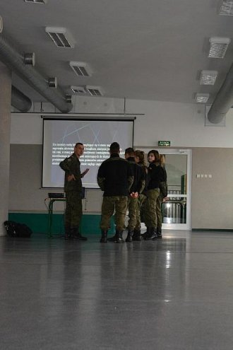 Żołnierze z Giżycka przeszkolili uczniów z ZSZ nr 2 w Ostrołęce [21.11.2017] - zdjęcie #53 - eOstroleka.pl