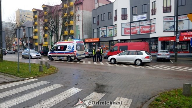 Wypadek na Fieldorfa Nila [23.11.2017] - zdjęcie #1 - eOstroleka.pl