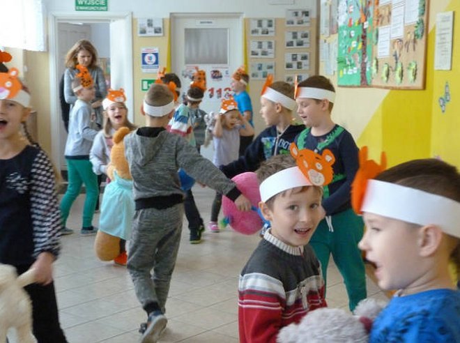 Dzień Pluszowego Misia w Szkole Podstawowej w Siarczej Łącze [ZDJĘCIA] - zdjęcie #4 - eOstroleka.pl