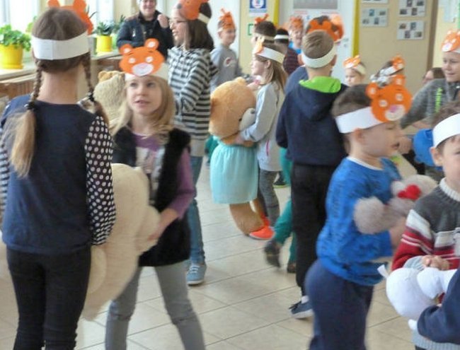 Dzień Pluszowego Misia w Szkole Podstawowej w Siarczej Łącze [ZDJĘCIA] - zdjęcie #5 - eOstroleka.pl