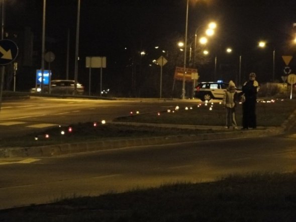 Obchody 5 rocznicy śmierci Jana Pawła II (02.04.2010) - zdjęcie #14 - eOstroleka.pl