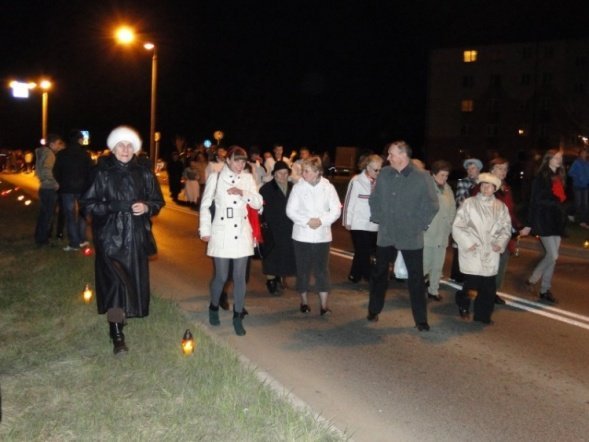 Obchody 5 rocznicy śmierci Jana Pawła II (02.04.2010) - zdjęcie #5 - eOstroleka.pl