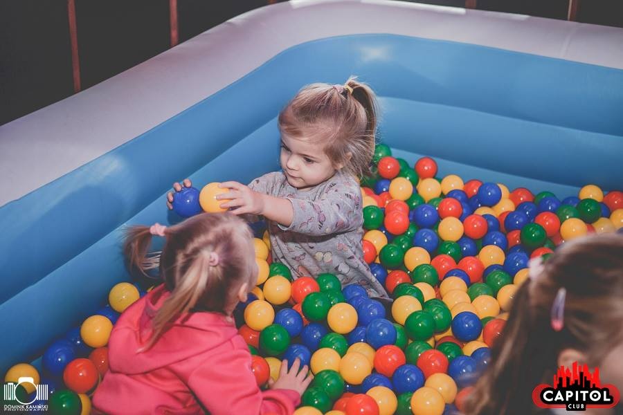 Kinder Party w Clubie Capitol Sypniewo [03.12.2017] - zdjęcie #117 - eOstroleka.pl