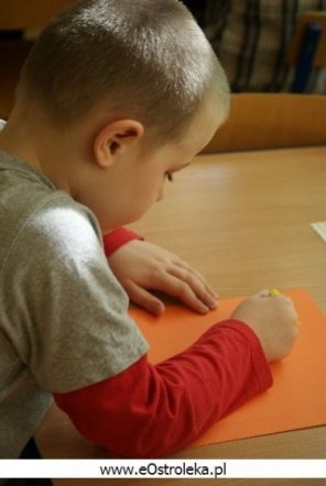 Malowanie życzeń w Przedszkolu Miejskim Nr 7 (03.04.2010) - zdjęcie #20 - eOstroleka.pl
